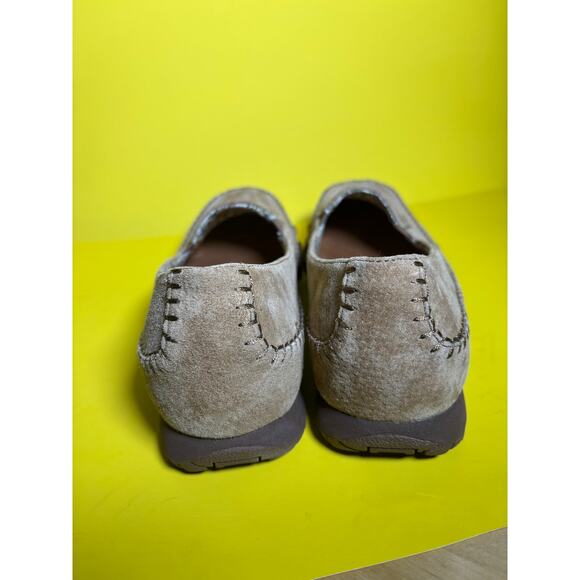 Skechers Womens Tan Suede Memory Foam Slip On Loafers Size 9.5 NWOT - Picture 3 of 9